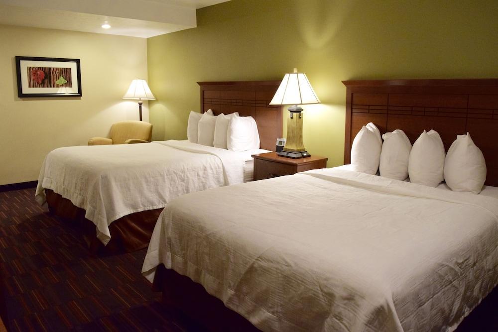 Best Western Town And Country Inn Сидър Сити Екстериор снимка