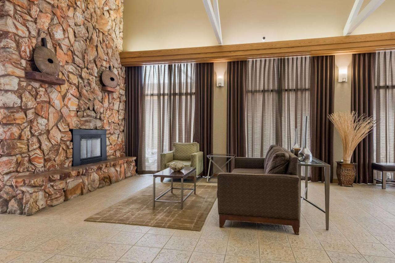 Best Western Town And Country Inn Сидър Сити Екстериор снимка