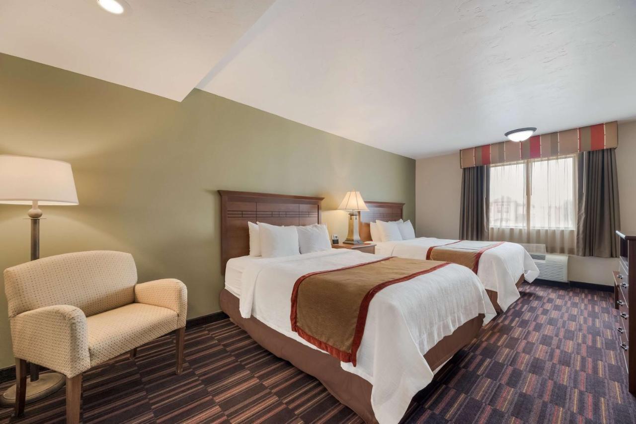 Best Western Town And Country Inn Сидър Сити Екстериор снимка