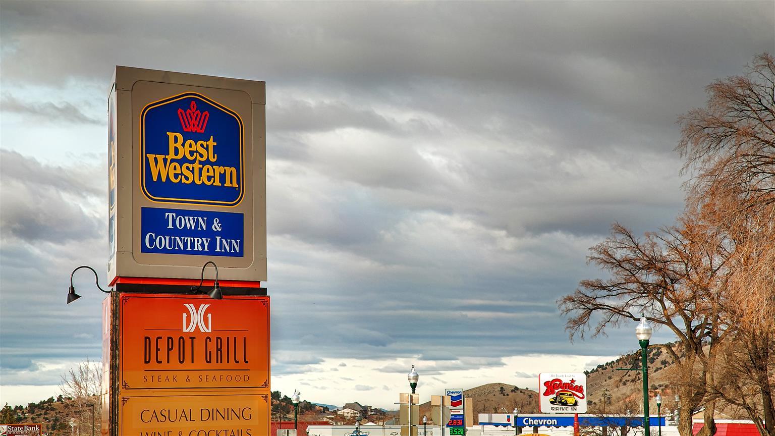 Best Western Town And Country Inn Сидър Сити Екстериор снимка