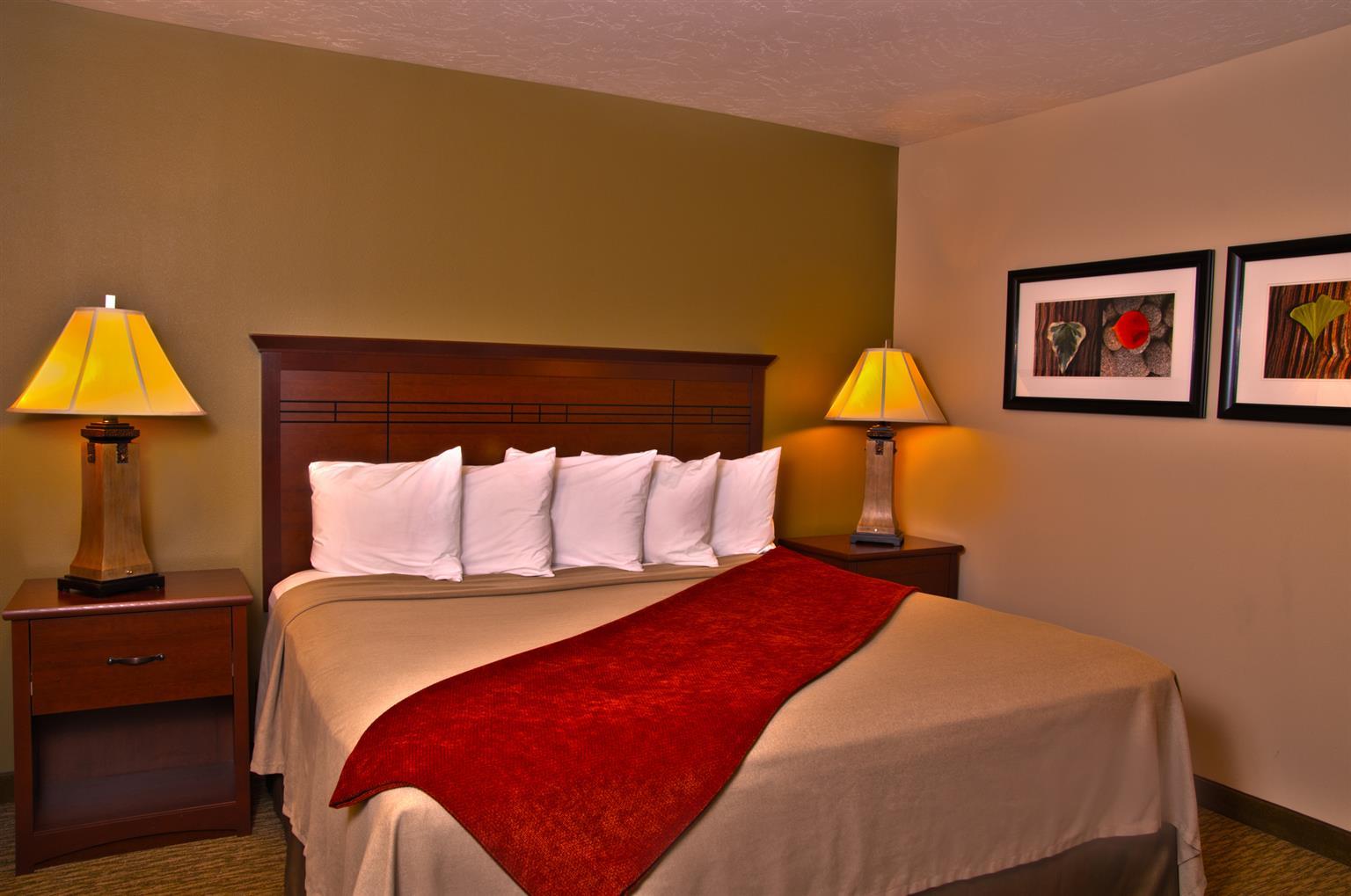 Best Western Town And Country Inn Сидър Сити Стая снимка