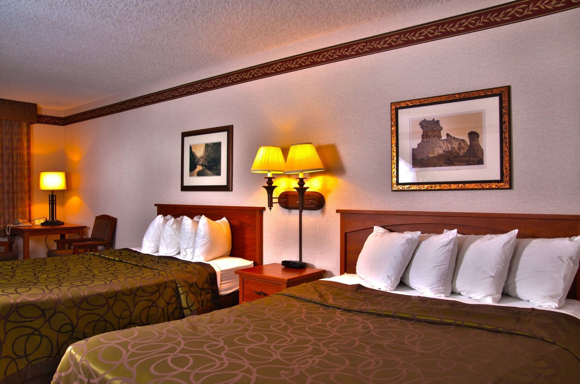 Best Western Town And Country Inn Сидър Сити Стая снимка