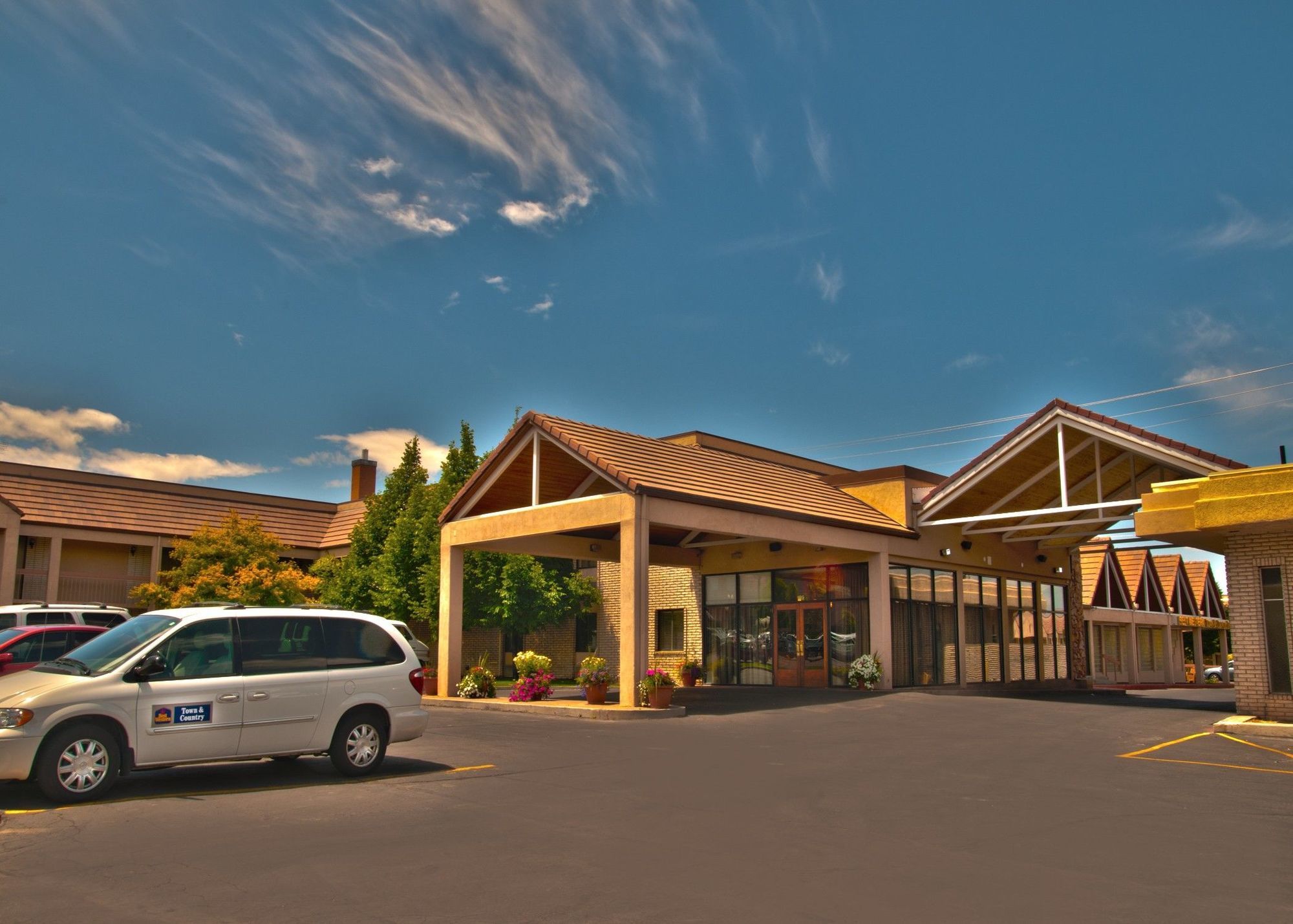Best Western Town And Country Inn Сидър Сити Екстериор снимка