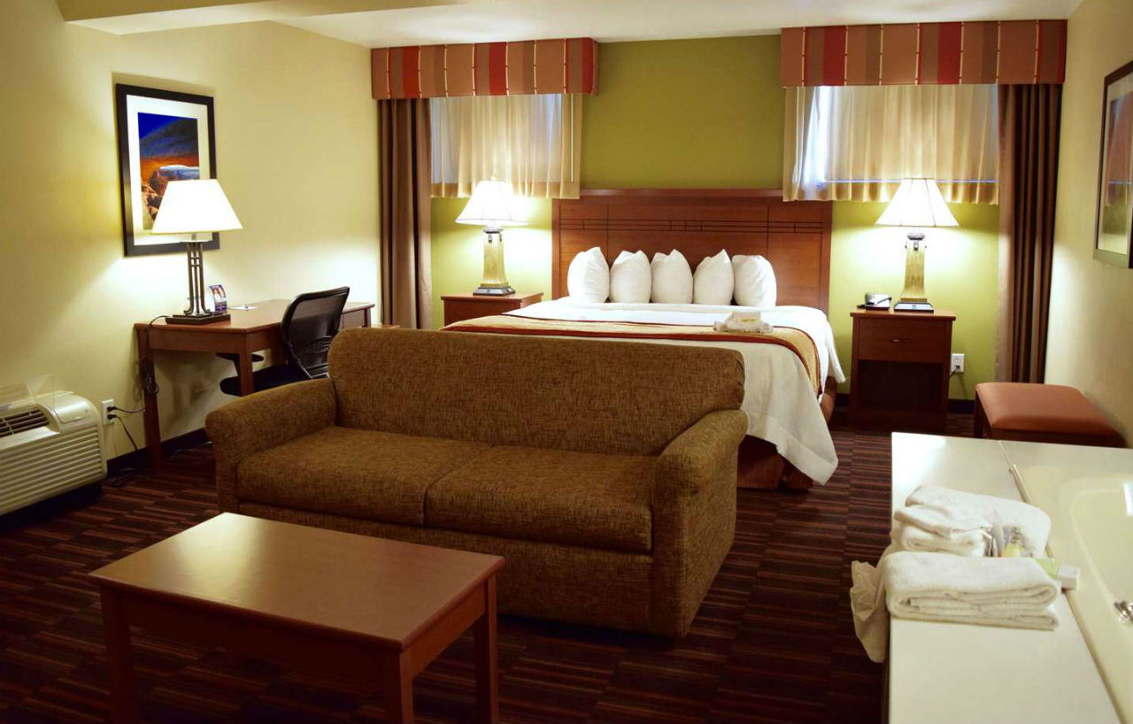 Best Western Town And Country Inn Сидър Сити Екстериор снимка